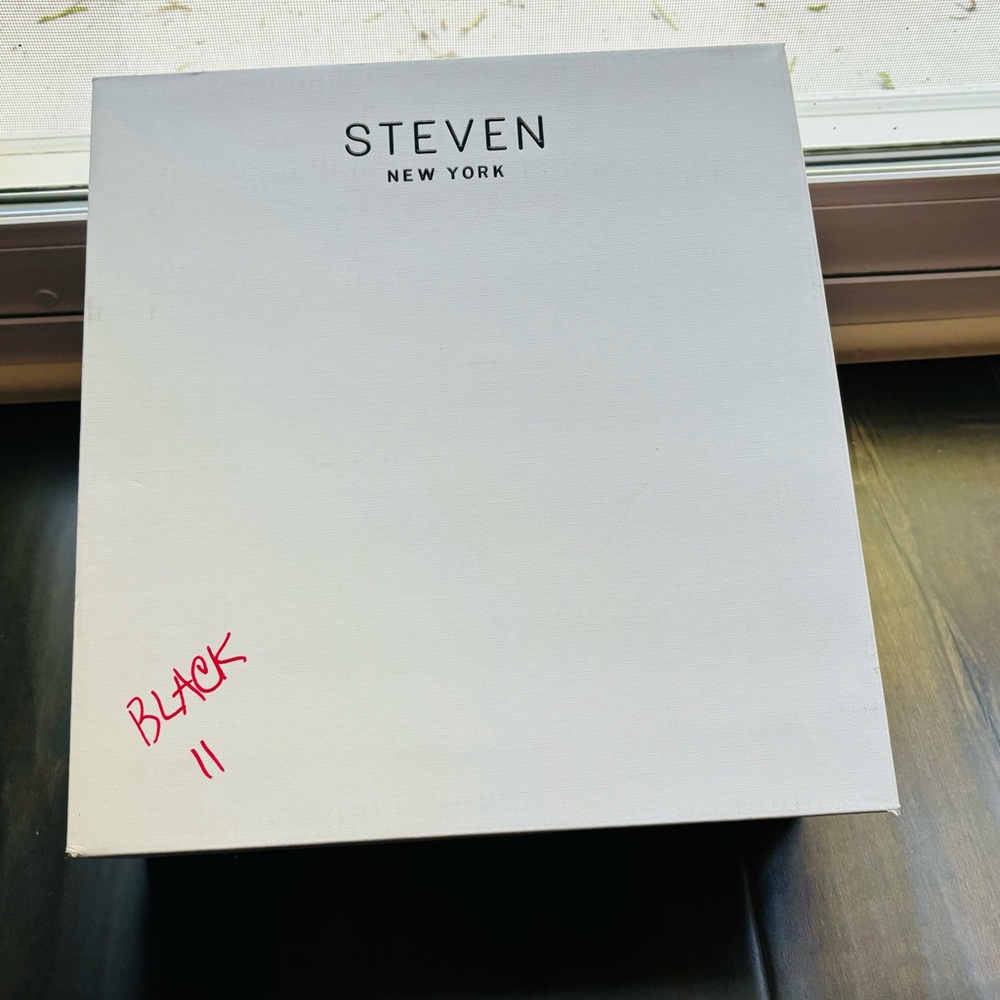 Pre-owed Steven NY ankle boots, size 11, black , brand new with box - Picture 2 of 4